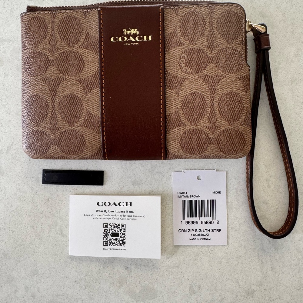 New Coach Corner Zip Wristlet In Signature Canvas in Tan/Brown w/ gold hardware - Picture 2 of 3